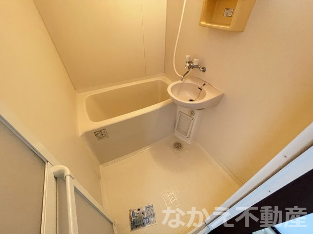 バス・シャワールーム　コンパクトで使いやすいお風呂です