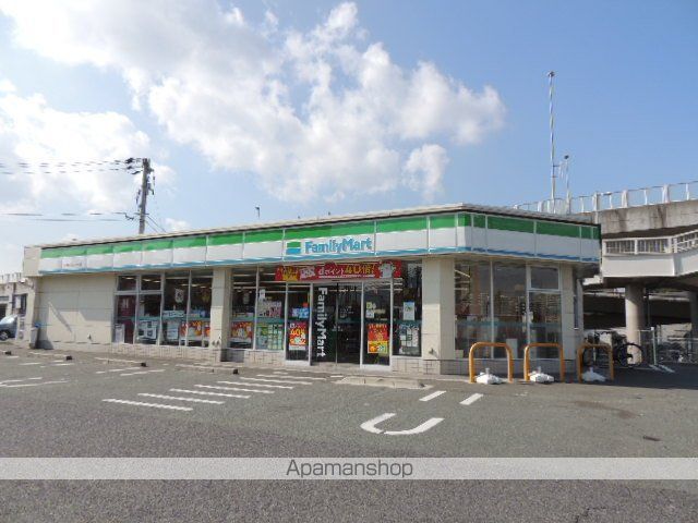 コンビニ　ファミリーマート小倉紫川インター店（コンビニ）まで320m