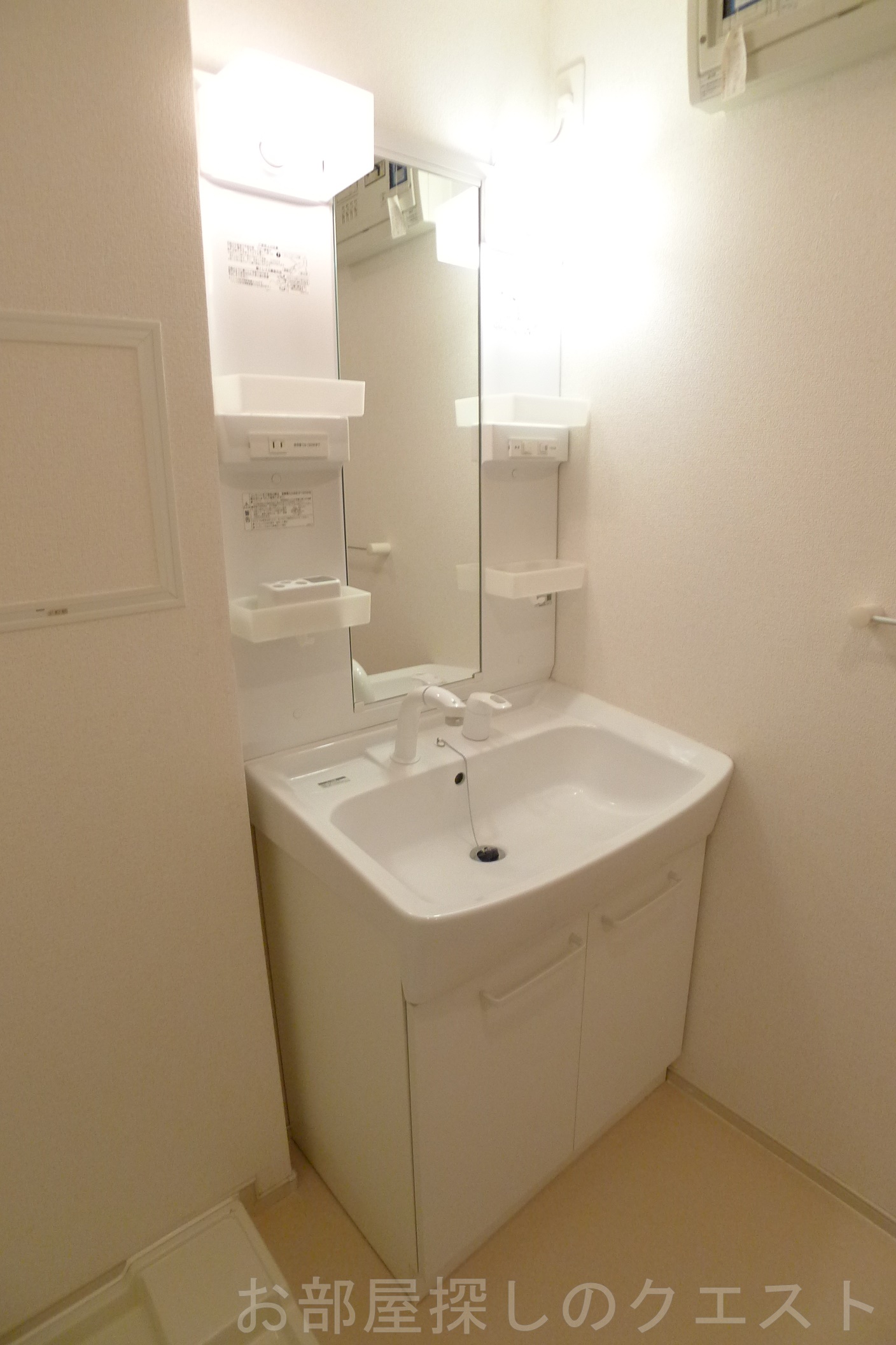 洗面設備　（写真は同タイプ反転）