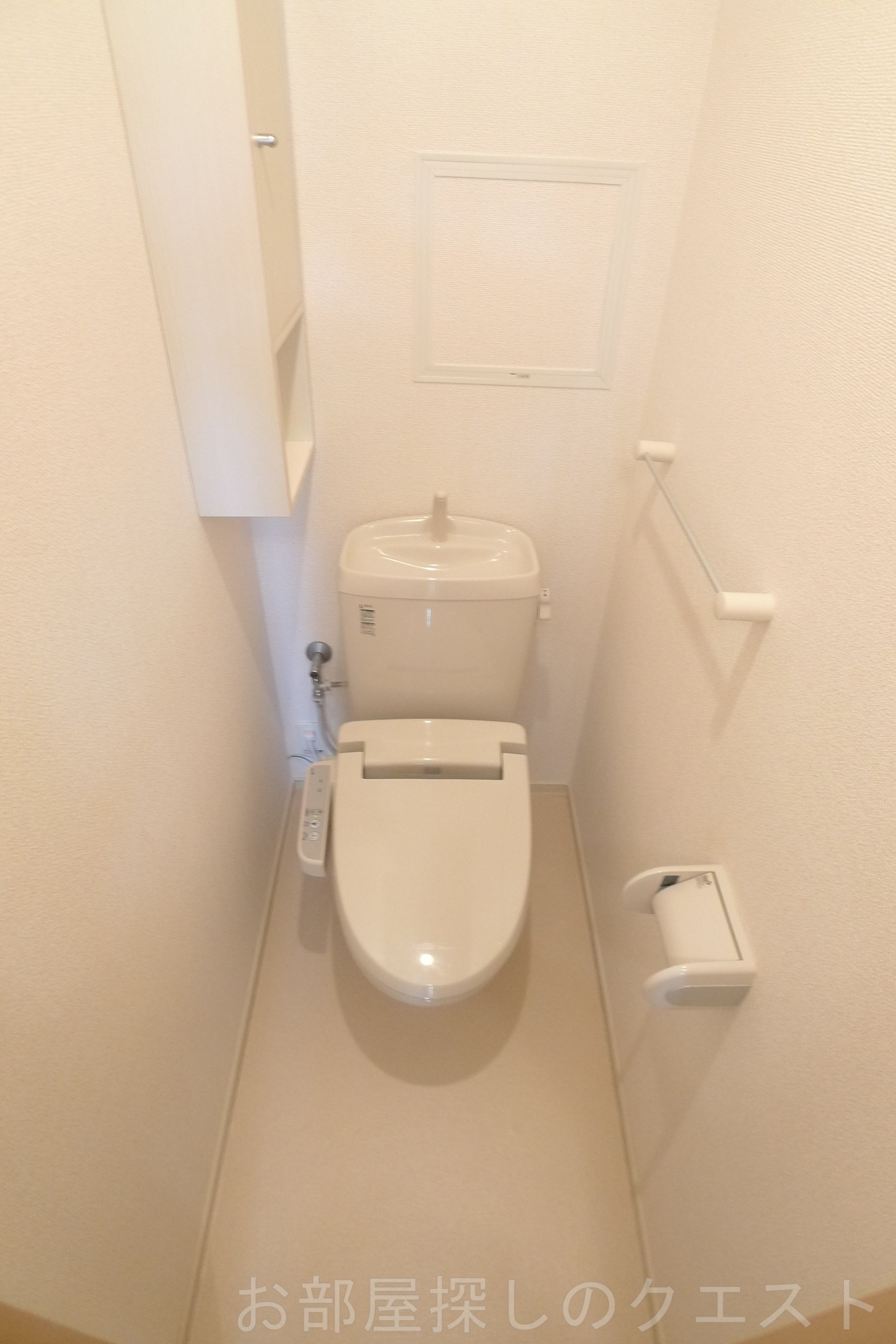 トイレ　（写真は同タイプ反転）