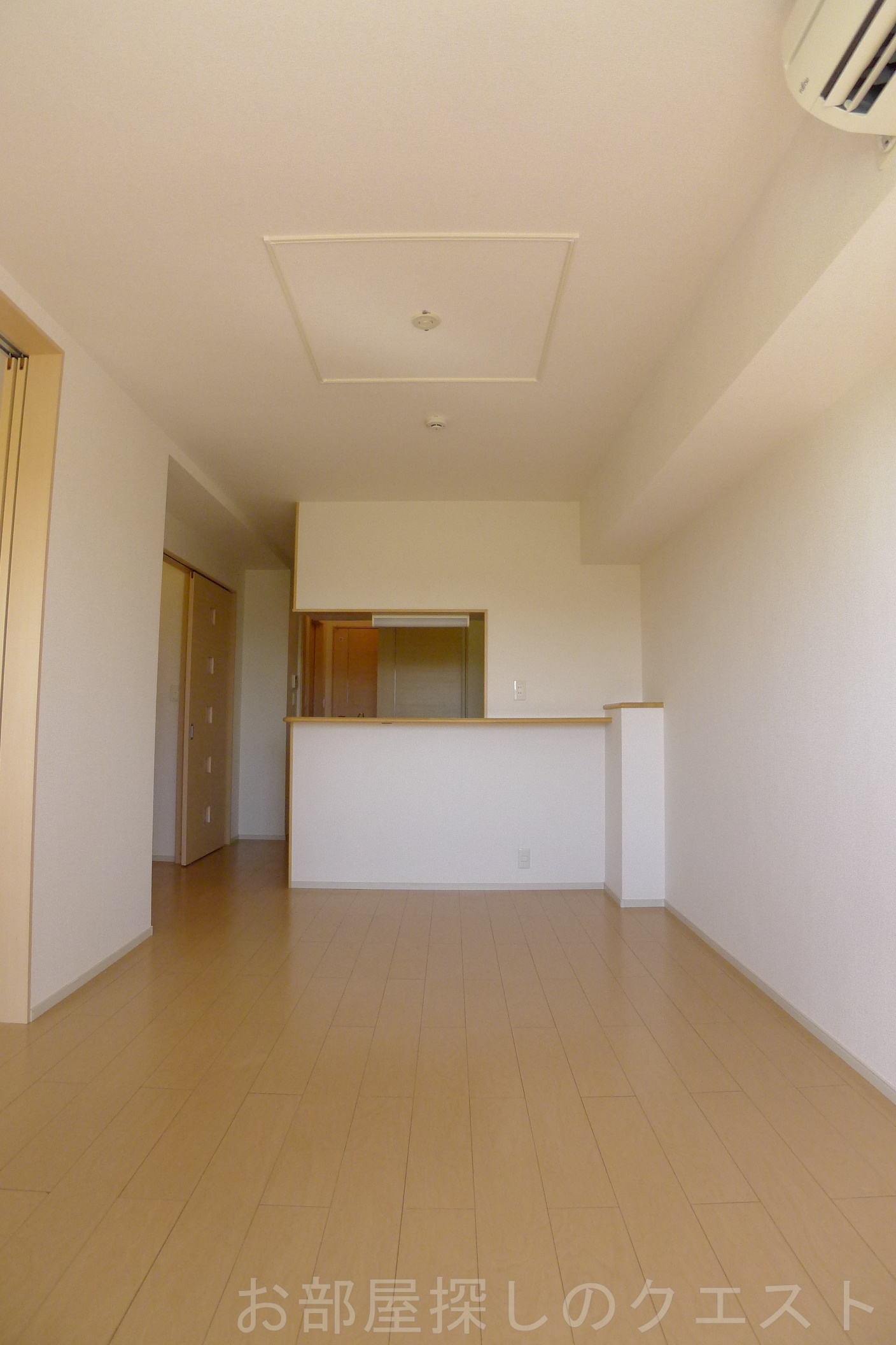 居室・リビング　（写真は同タイプ反転）