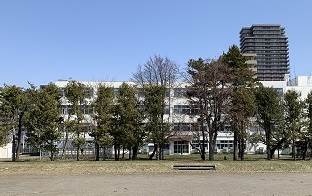 小学校　札幌市立東園小学校（小学校）まで580m