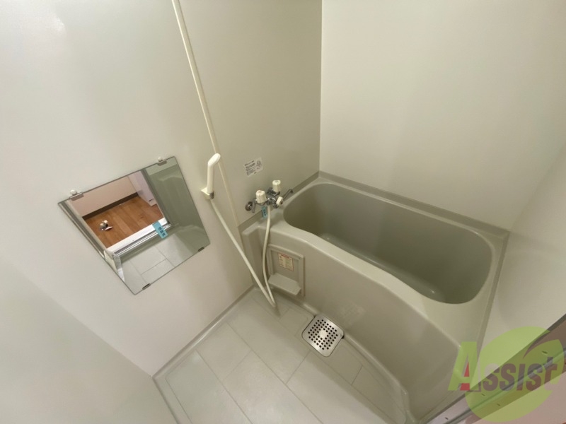 バス・シャワールーム　お風呂になります。一日の疲れを癒してくださいね。