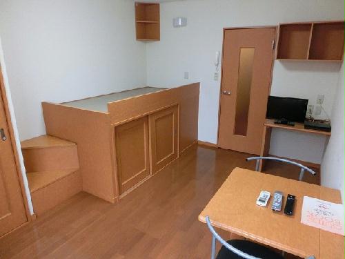 居室・リビング　2階居室はカーペットになります。