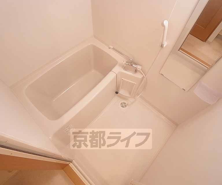 バス・シャワールーム　ゆったりセパレートの浴室です。