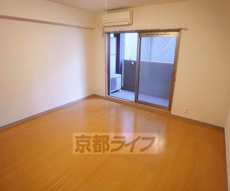 居室・リビング　広々としたお部屋です。
