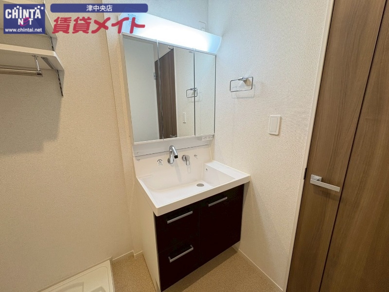 洗面設備　同タイプの部屋写真です。