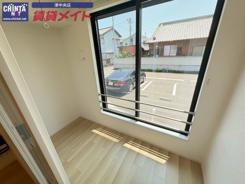 バルコニー　同タイプの部屋写真です。