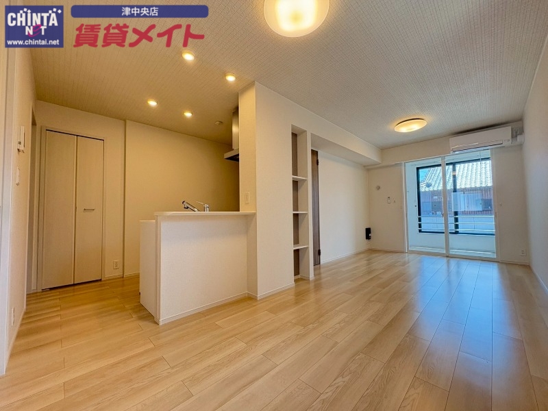 居室・リビング　同タイプの部屋写真です。