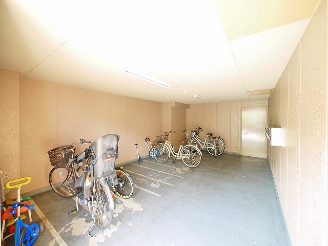 その他共有部分　駐輪場完備