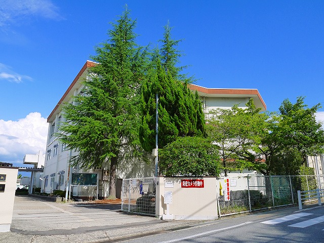 小学校　奈良市立鳥見小学校（小学校）まで933m