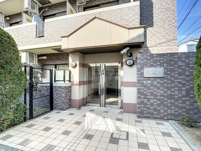 エントランス　落ち着いたエントランスです