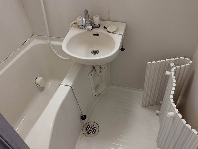 バス・シャワールーム　コンパクトで使いやすいお風呂です