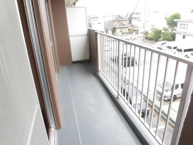 バルコニー　ベランダ広いでしょ～？