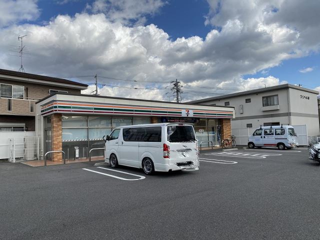 コンビニ　セブンイレブン（コンビニ）まで270m