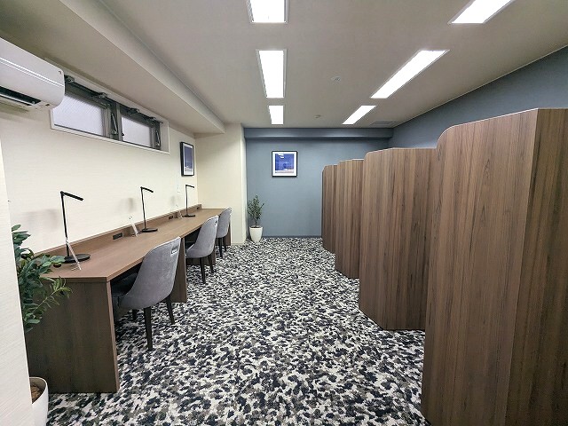 ロビー　1F共用部のビジネスラウンジ24時間利用可能です