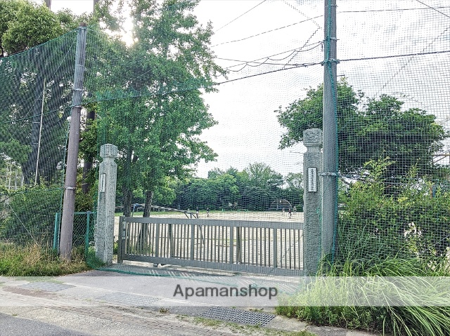 小学校　吉浜小学校（小学校）まで908m