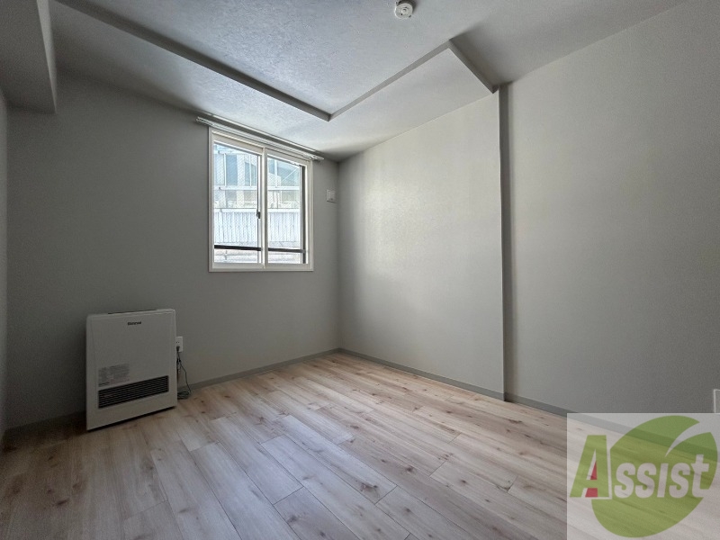 その他部屋・スペース　こちらのお部屋は光が差し込む、温かみのあるお部屋です。