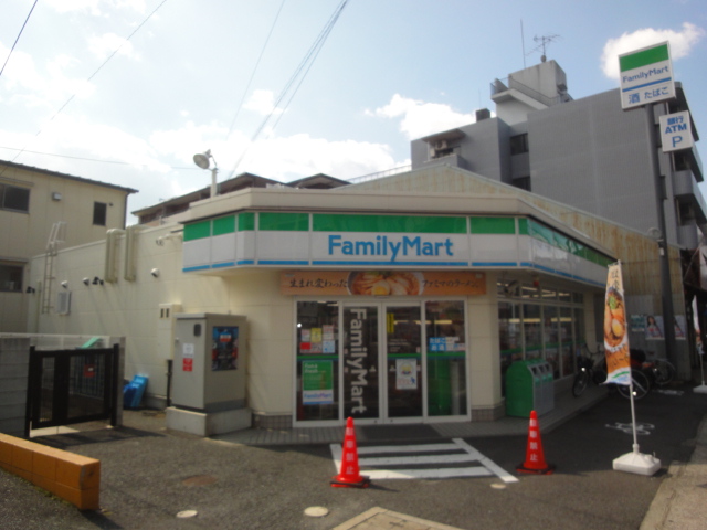 コンビニ　ファミリーマート 京都山科三条店（コンビニ）まで21m