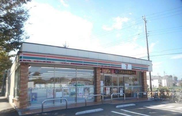 コンビニ　セブンイレブン（コンビニ）まで260m