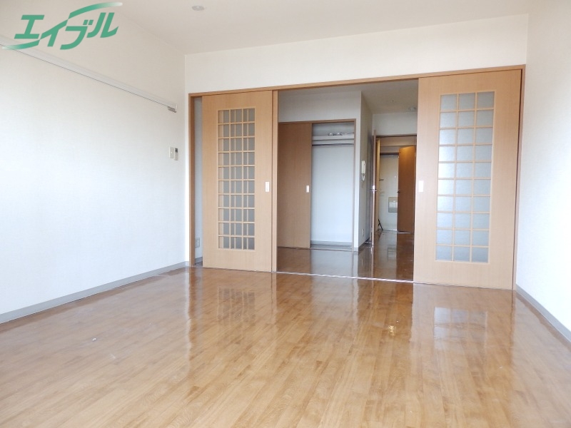 居室・リビング　同タイプの部屋写真です。
