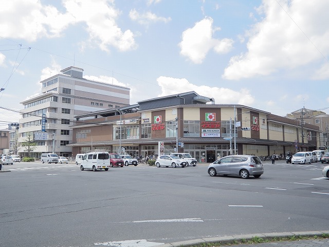 スーパー　Seria(セリア) イズミヤ堀川丸太町店（スーパー）まで238m