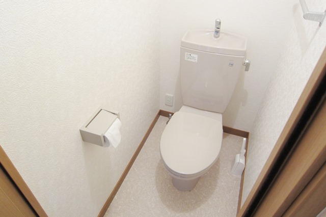 トイレ　別号室の参考写真です。