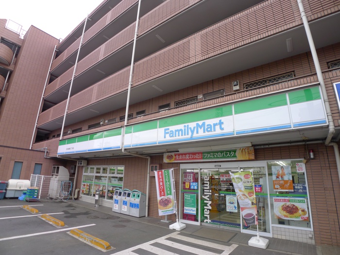 コンビニ　ファミリーマート世田谷鎌田三丁目店（コンビニ）まで186m