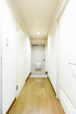 その他部屋・スペース　廊下：リビング側から玄関方向