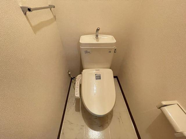 トイレ　温水洗浄便座完備