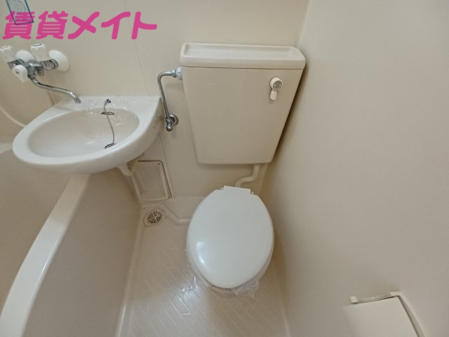 トイレ　別部屋参考写真となります。