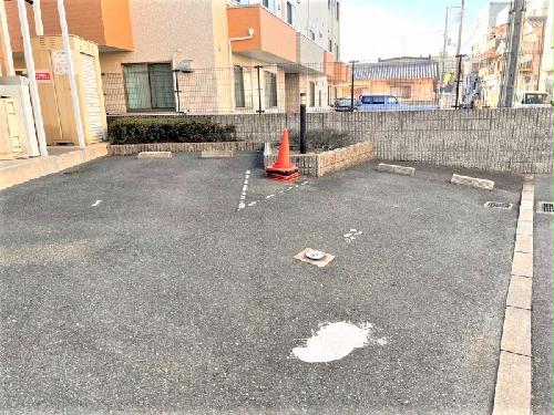 駐車場　駐車場は別料金となります。