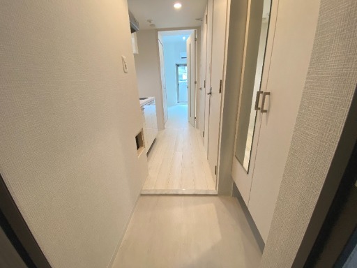 玄関　玄関を一歩入ると・・・こんな感じです。