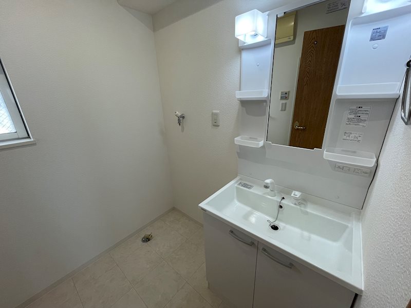 洗面設備　シャンプードレッサー付の洗面脱衣所