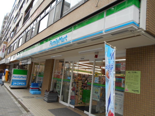 コンビニ　ファミリーマート 中川小金井北店（コンビニ）まで722m