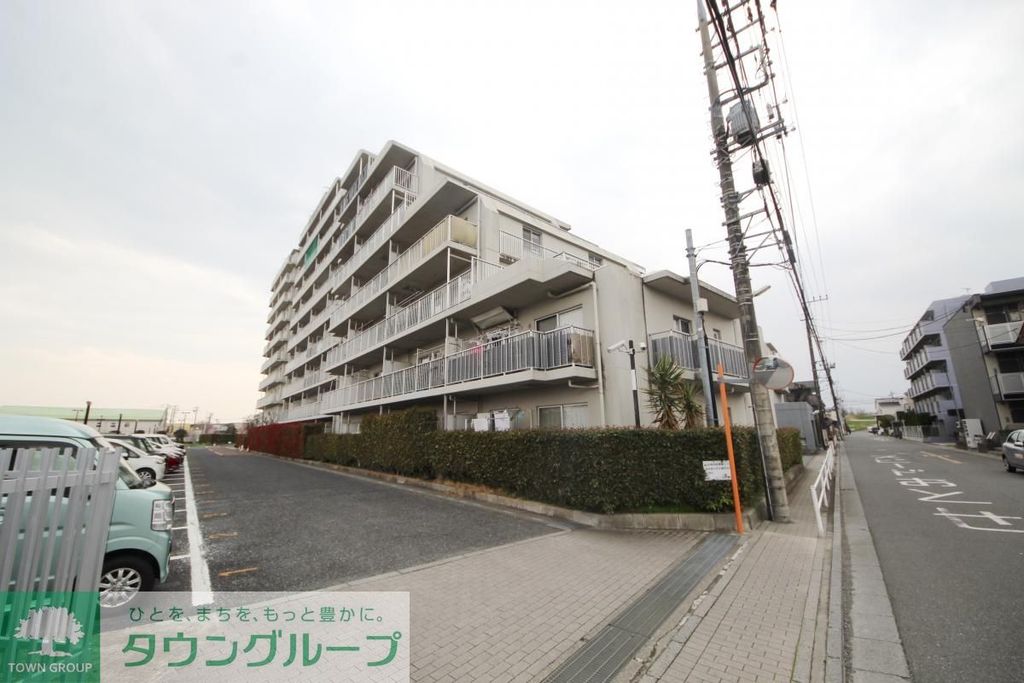 建物外観　駐車場
