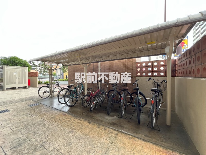 駐車場　建物下駐車場