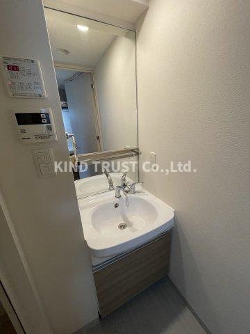 洗面設備　独立洗面台あり、毎朝おしゃれに忙しい女性の方におすすめです