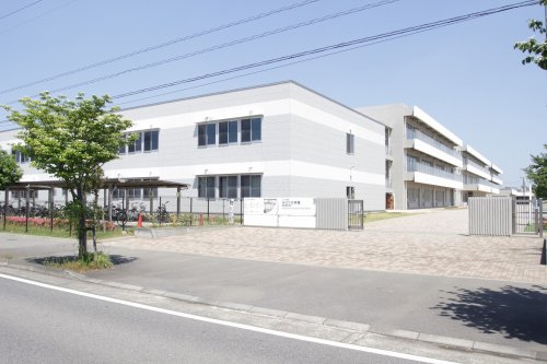 小学校　つくば市立みどりの学園義務教育学校（小学校）まで760m