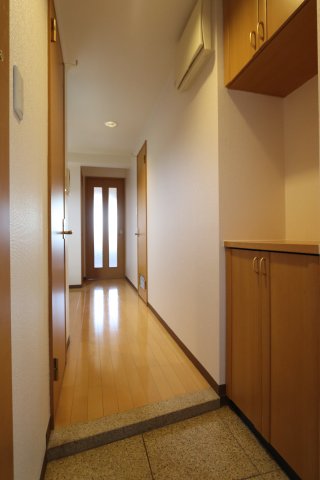 玄関　現状優先です。