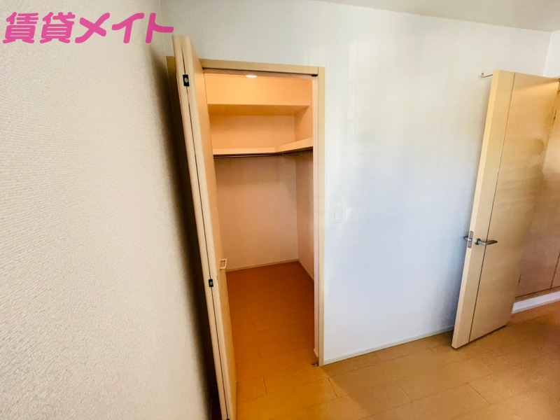収納　同型参考写真