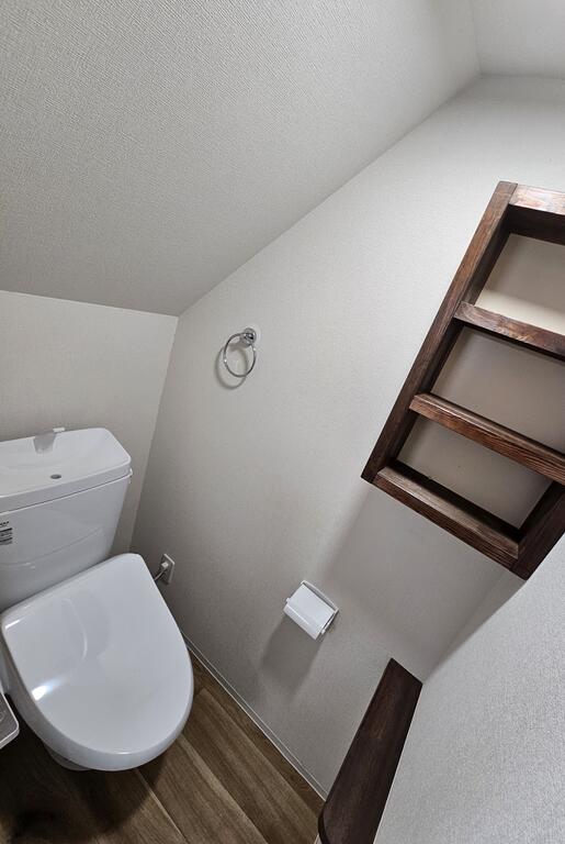 大川市 2階建 築4年のトイレ写真