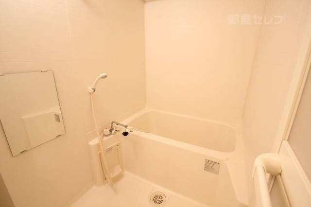 バス・シャワールーム　※別の部屋の写真です。