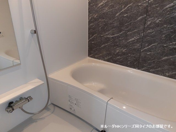バス・シャワールーム　※参考写真　同建築メーカー施工の同間取完成他物件のものです。