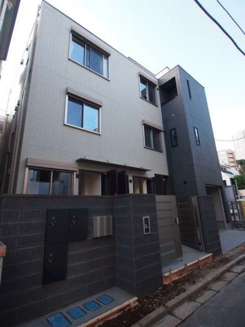 建物外観　ハル外苑