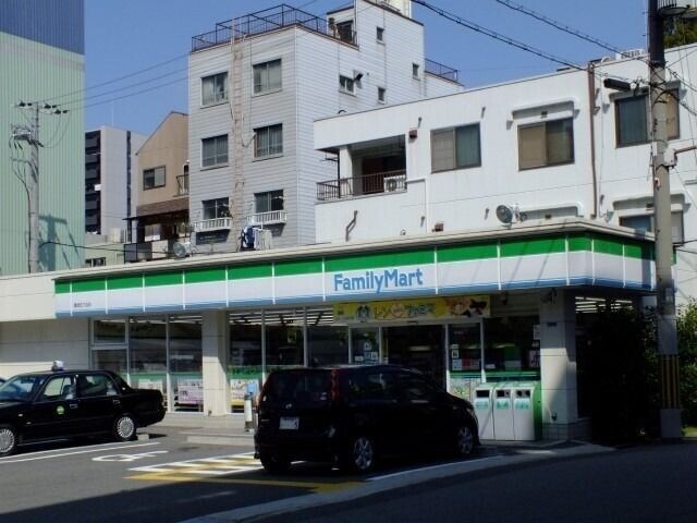 コンビニ　ファミリーマート（コンビニ）まで322m