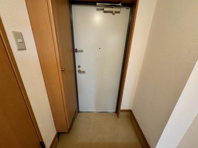 玄関　※別部屋参考写真・現況優先※反転