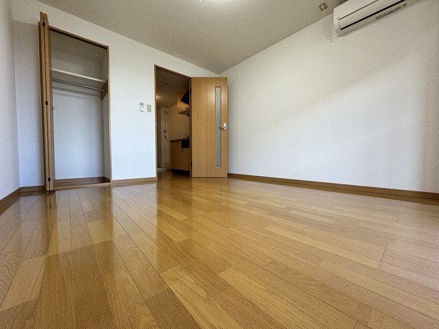 居室・リビング　※別部屋参考写真・現況優先※反転