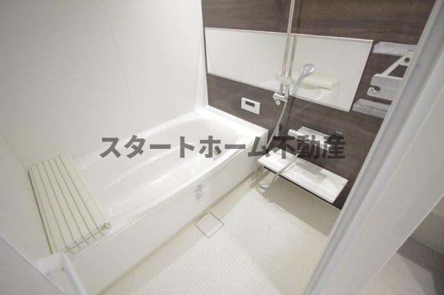 バス・シャワールーム　落ち着いた空間のお風呂です