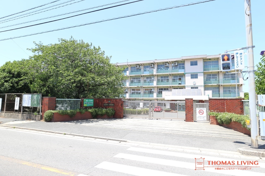 小学校　北九州市立赤崎小学校（小学校）まで569m